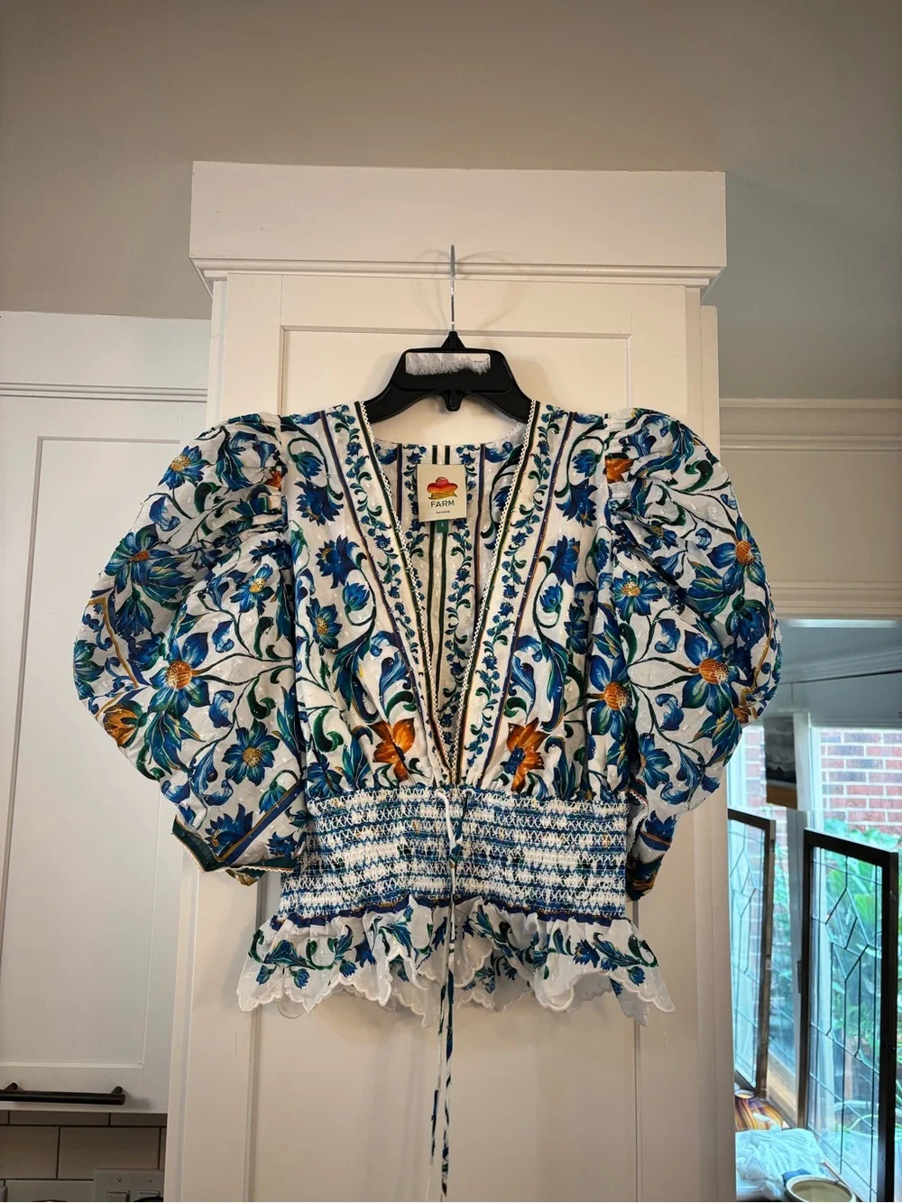 new Farm Rio Off-White Flora Tile Smocked Blouse blue floral print